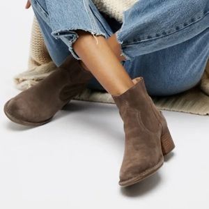 UGG Australia Women's Bandara Ankle Boot Bootie Suede Mysterious